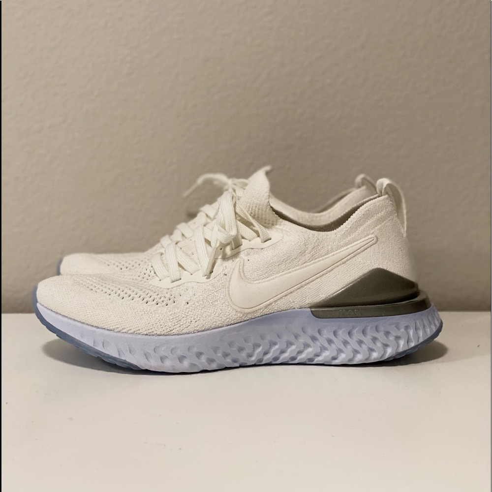 Women’s Nike white sneakers